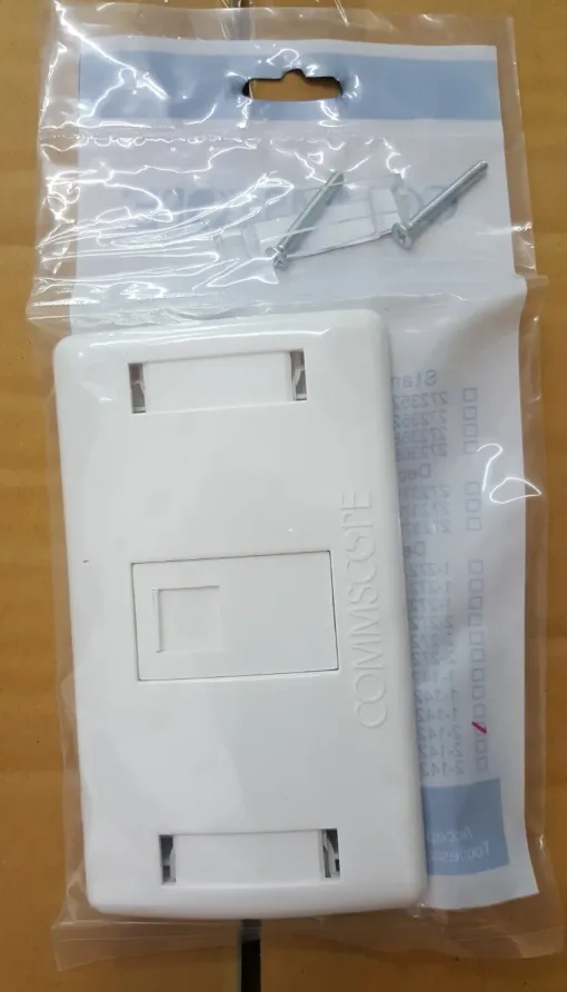 Mặt nạ âm tường Commscope 1 cổng 2-1427030-1 – MCPSM030